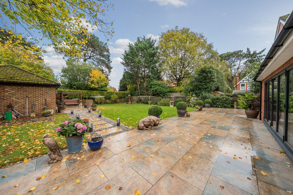 Additional image 31 of 6 bed detached house for saleNewlands Drive, Maidenhead SL6