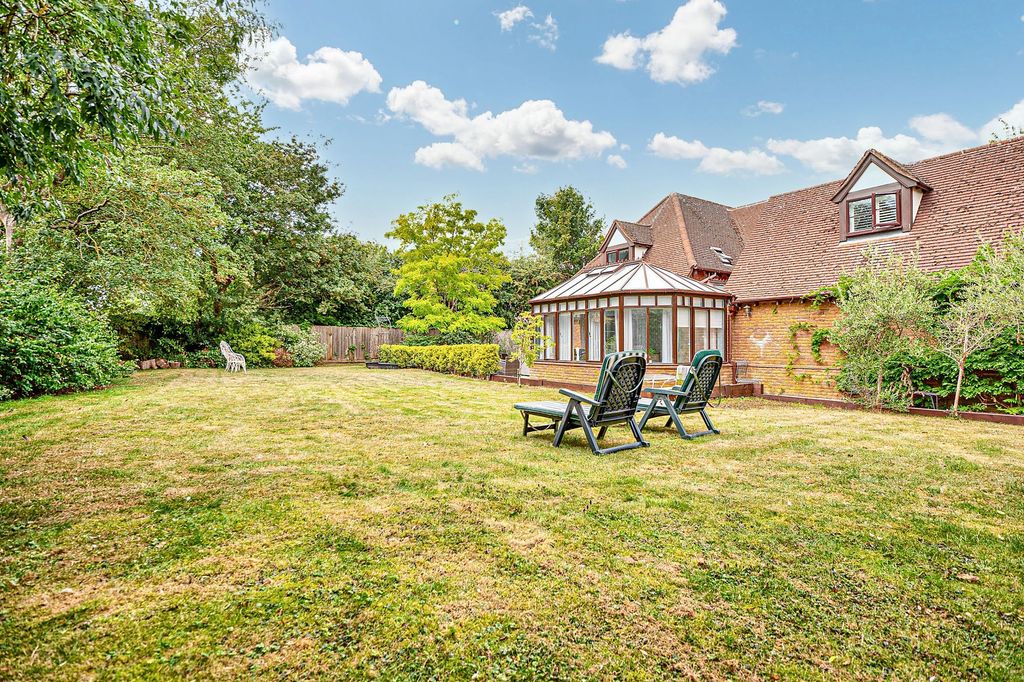 Property photo 2 of 37 Garden