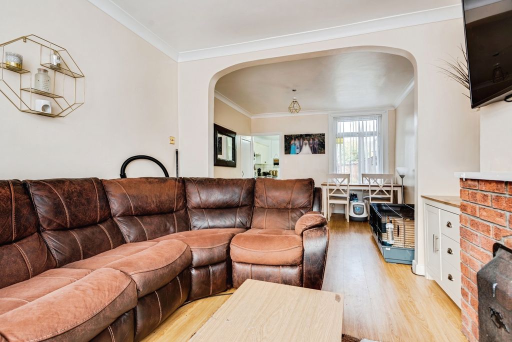 Property photo 3 of 16 Photo