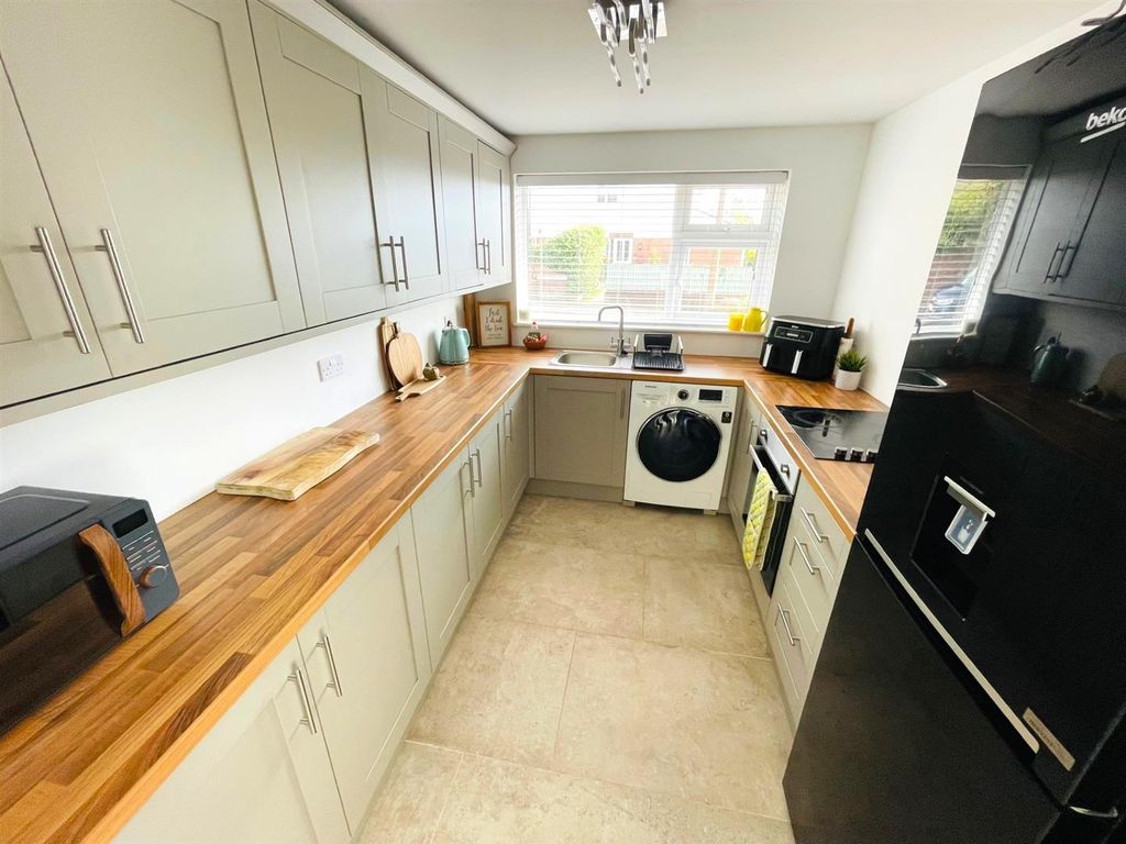 Property photo 2 of 21