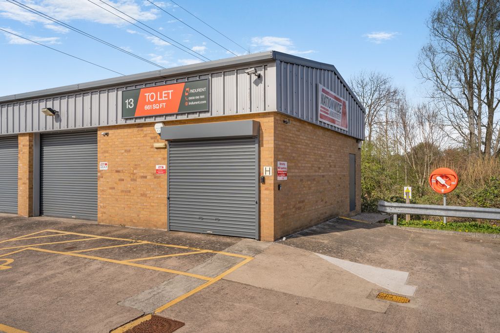 Property photo 3 of 9 8684326-Exterior02-800