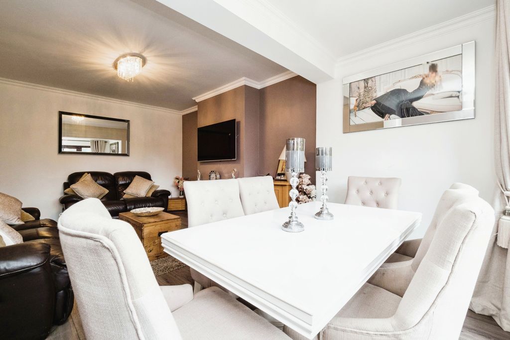 Property photo 3 of 19 Lounge Dining Room