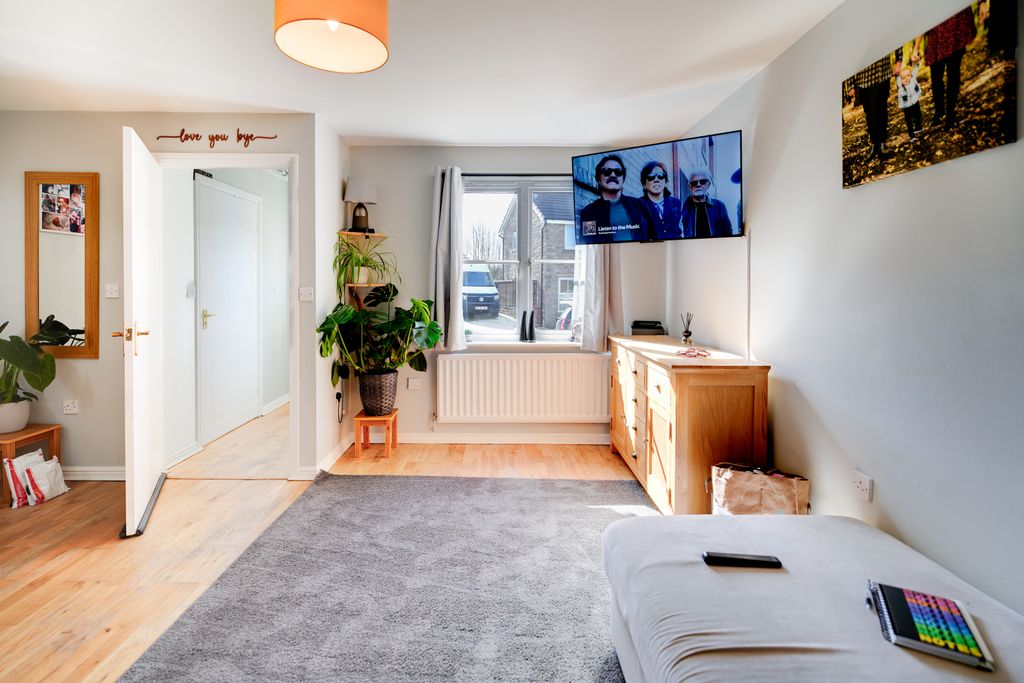 Property photo 3 of 19