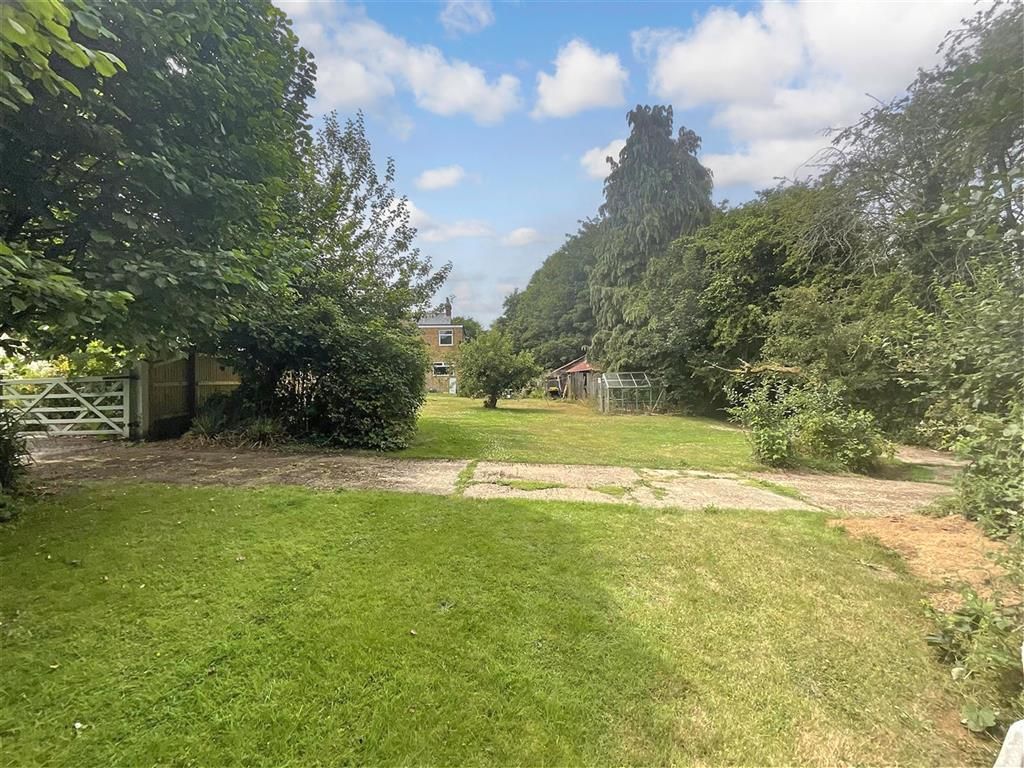 Property photo 3 of 11 Garden