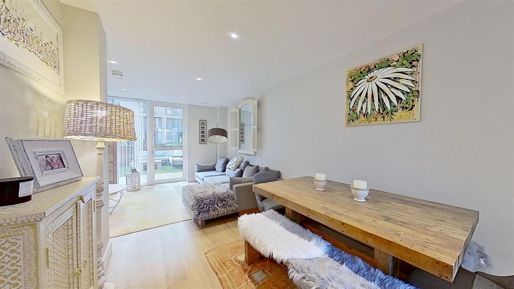 Property photo 2 of 23 Summerstown-London-Sw17-01162026_180204.Jpg