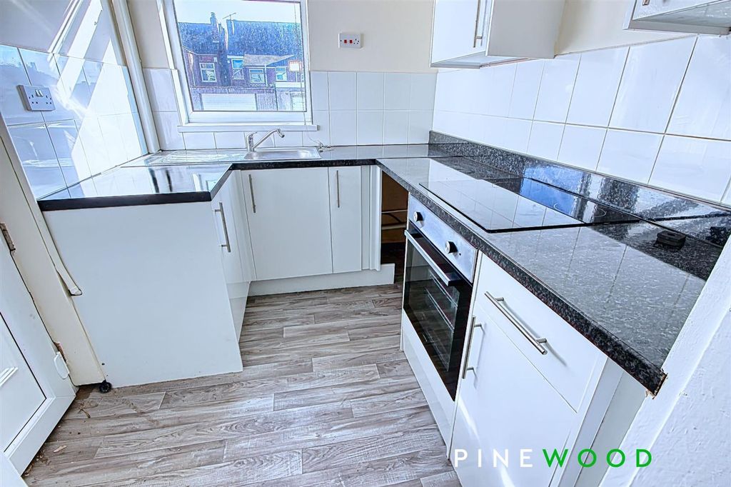 Property photo 2 of 10 Kitchen