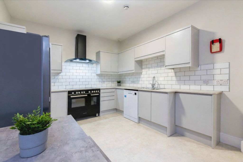 Property photo 3 of 13 Picture No. 02