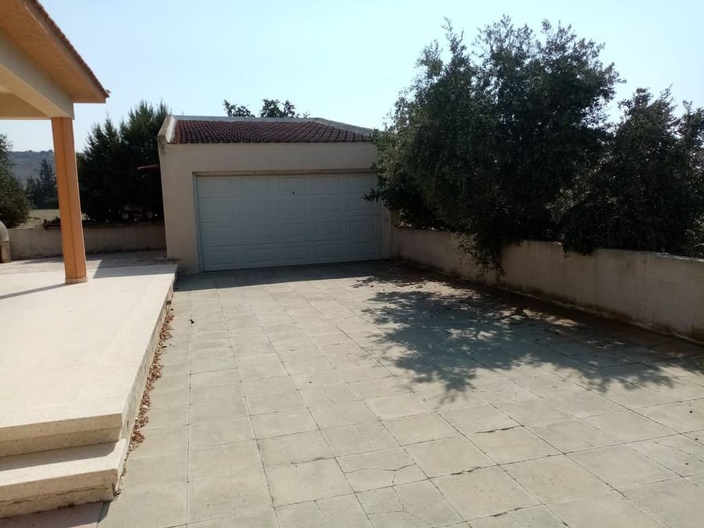 Property photo 2 of 11