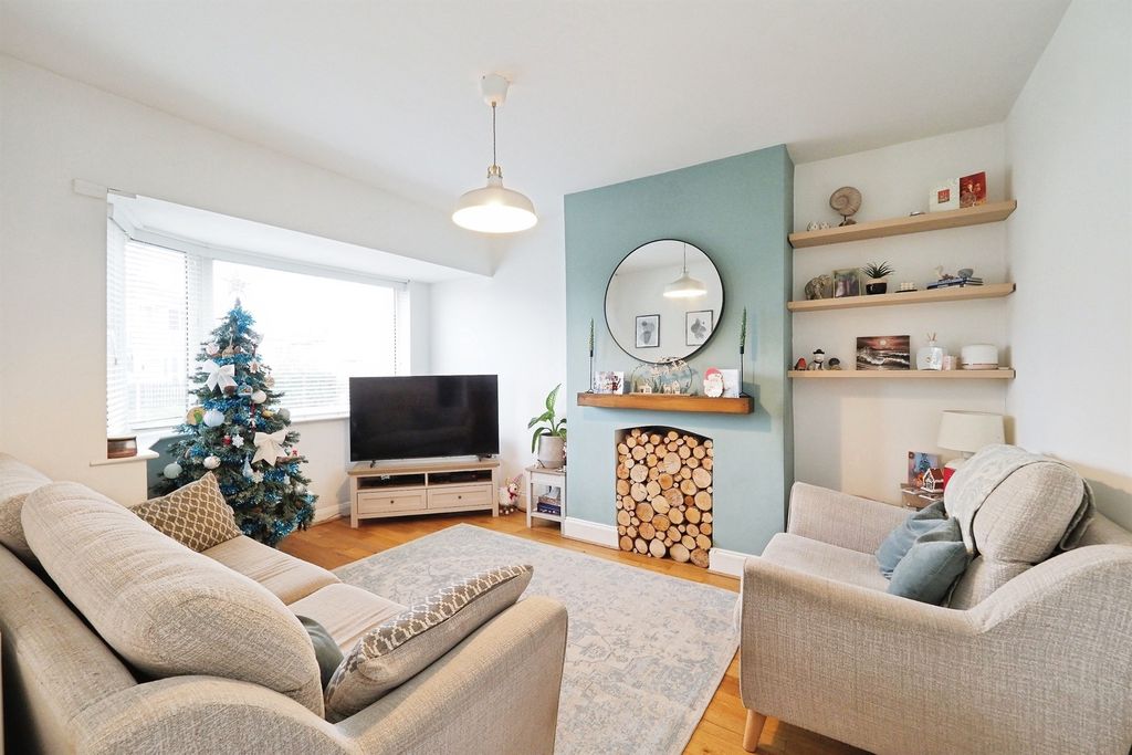 Property photo 2 of 31