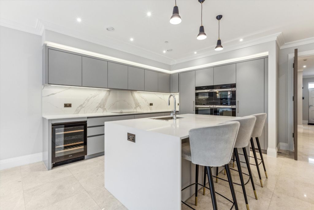 Property photo 2 of 17 Image