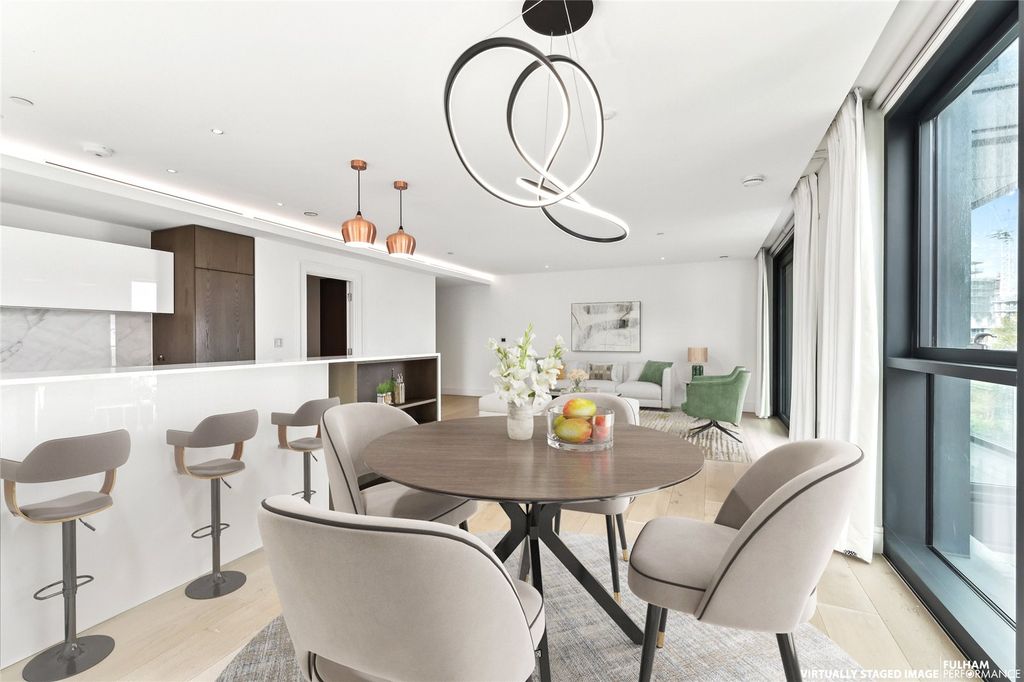 Property photo 3 of 14 Kitchen/Dining