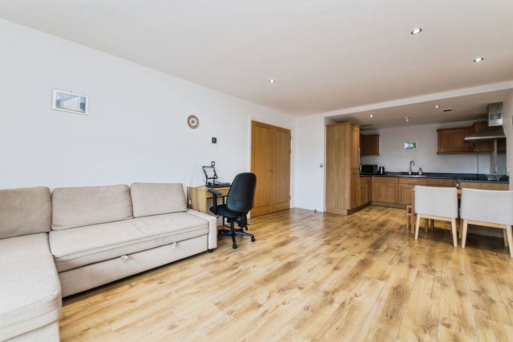 Property photo 2 of 8 Pbox-Img.Jpg