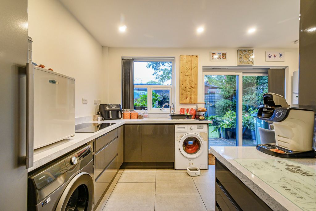 Property photo 3 of 15 Kitchen