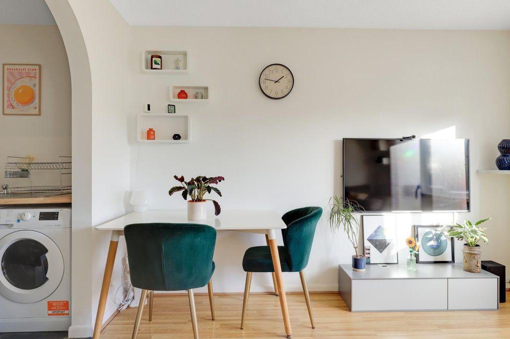 Property photo 1 of 14 03-788Ajhpropworld - 29 Castle Court - 25.Jpg