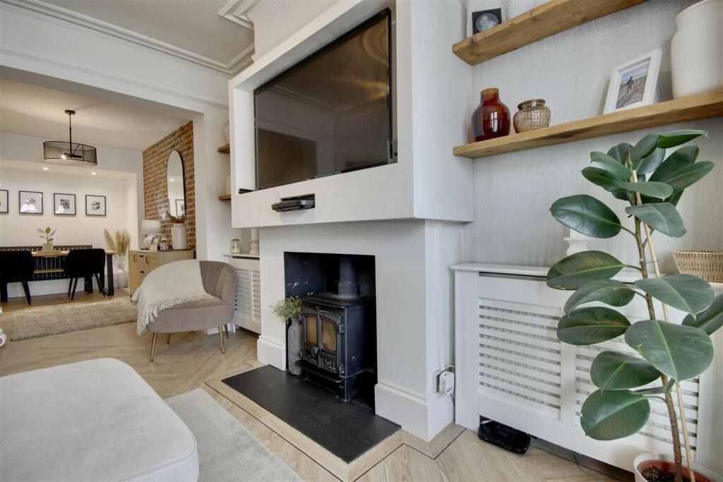 Property photo 1 of 3