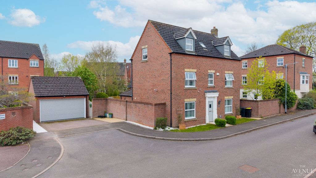 Property photo 1 of 33 4976052