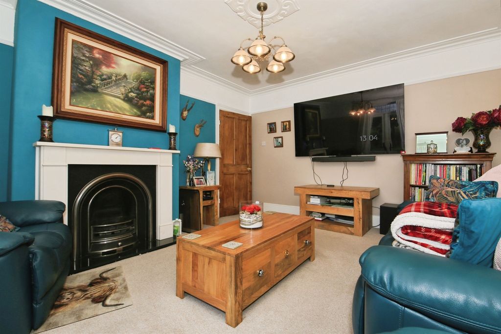 Property photo 2 of 20