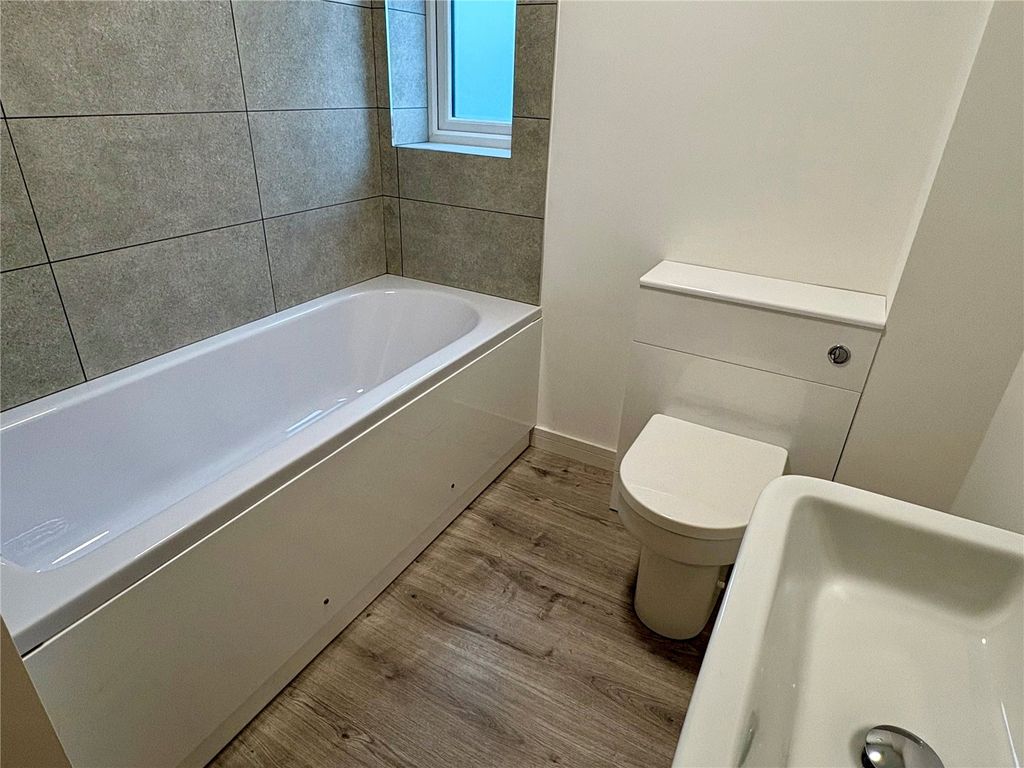 Property photo 3 of 9 Bathroom