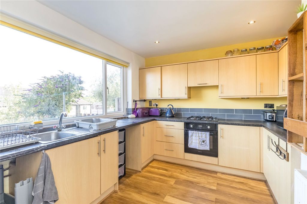 Property photo 3 of 20 Dining Kitchen