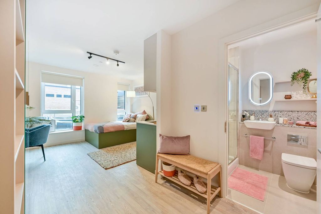 Property photo 3 of 12