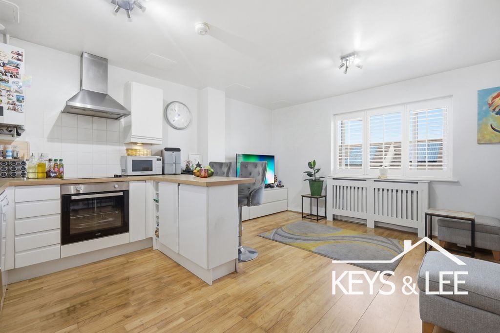 Property photo 2 of 13 5225647