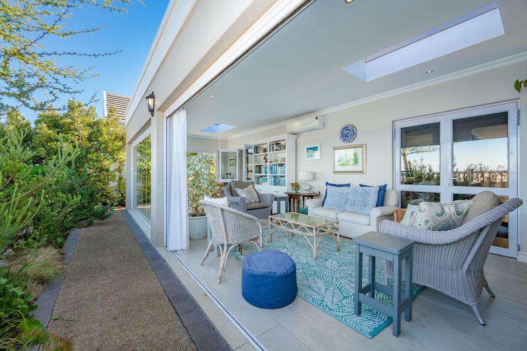 Property photo 1 of 47 Sun Room And Garden