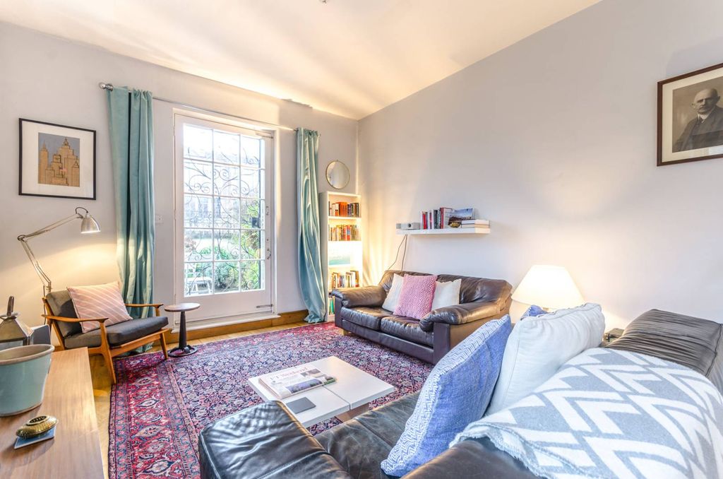Property photo 2 of 18