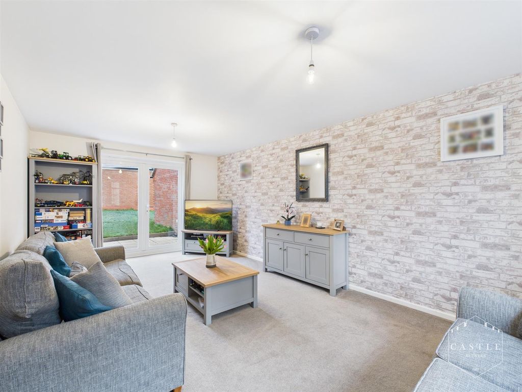 Property photo 2 of 20 Lounge