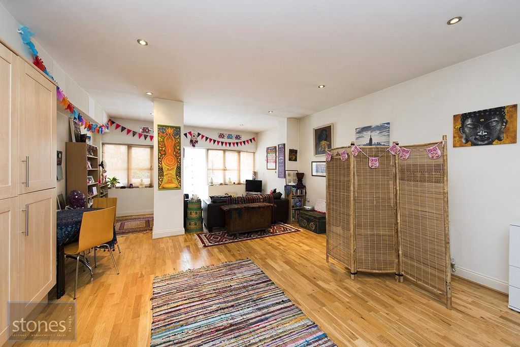 Property photo 1 of 13 Reception