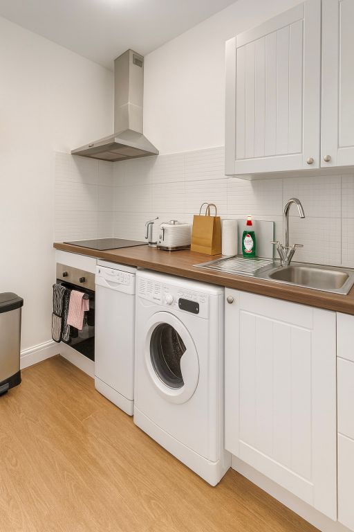 Property photo 3 of 9 Kitchen