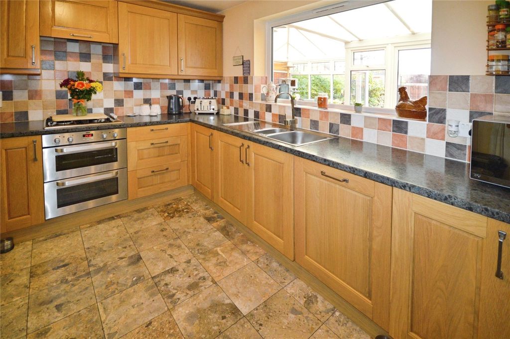 Property photo 2 of 21 Kitchen