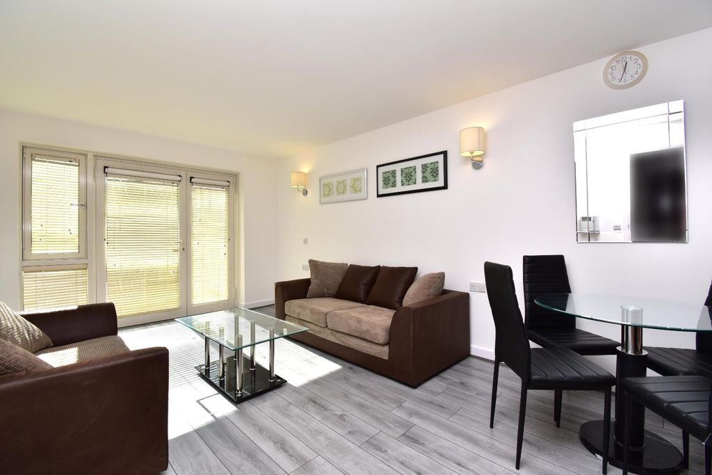 Property photo 1 of 6 Lounge