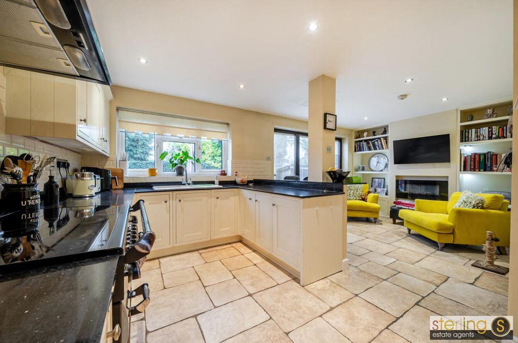 Property photo 2 of 20 4E0Edefc-F28E-4A10-Bb1E-952B9B262013.Jpg