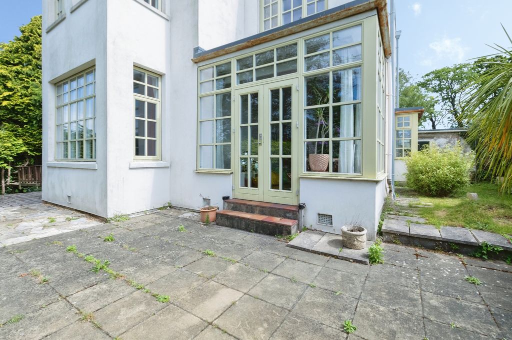 Property photo 2 of 27 Front