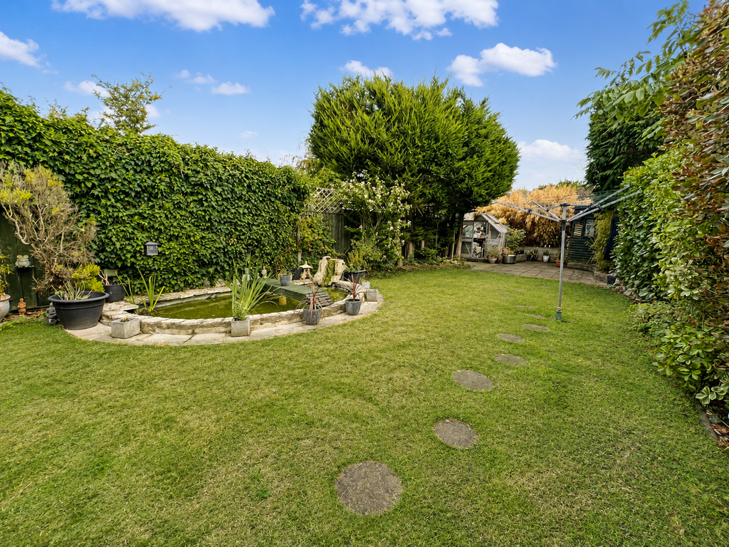 Property photo 2 of 25 Garden