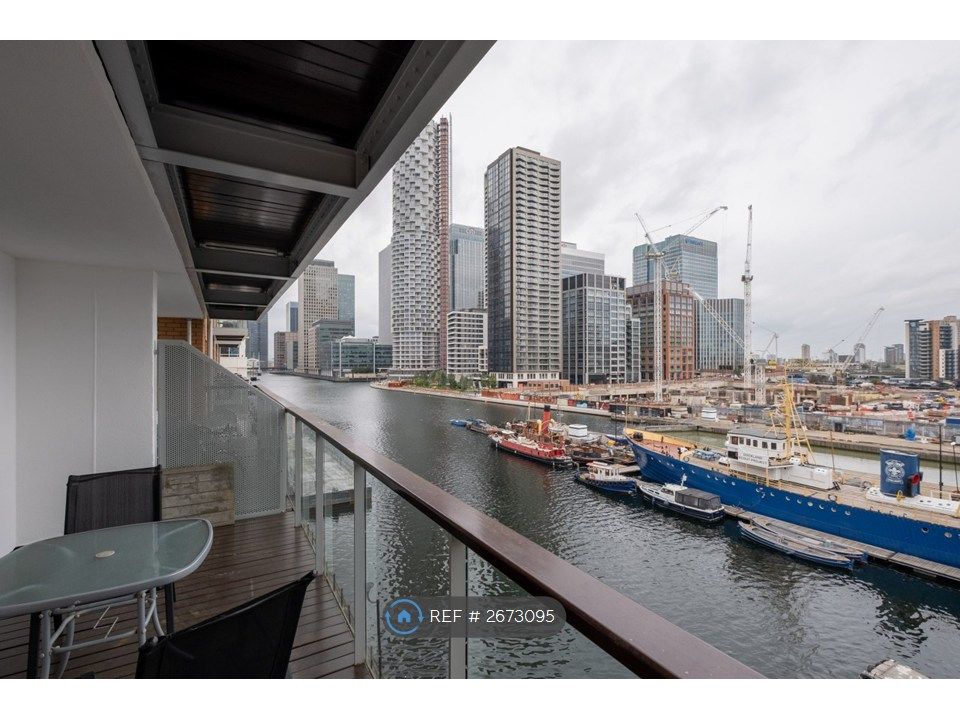 Property photo 1 of 20 20' x 8' Balcony With A View Of Canary Wharf