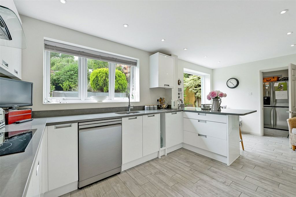 Property photo 3 of 14 Kitchen