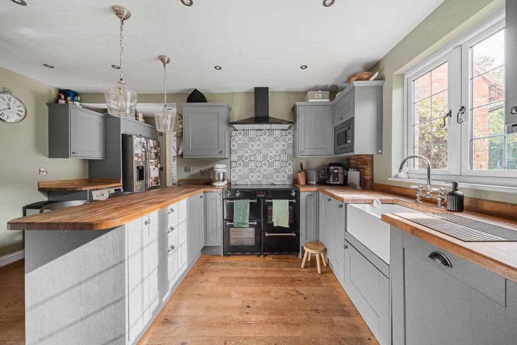 Property photo 2 of 17 4560222