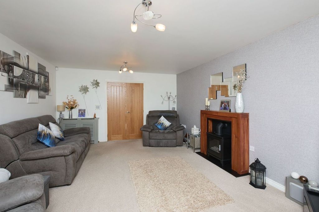 Property photo 3 of 42