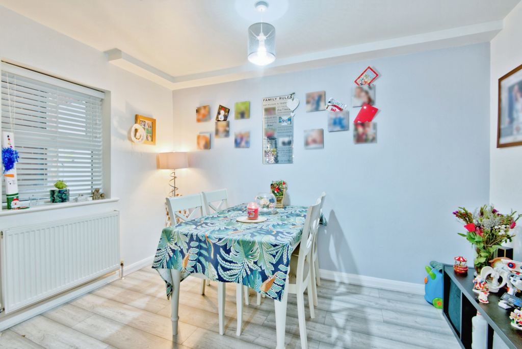 Property photo 3 of 17 Dining Area