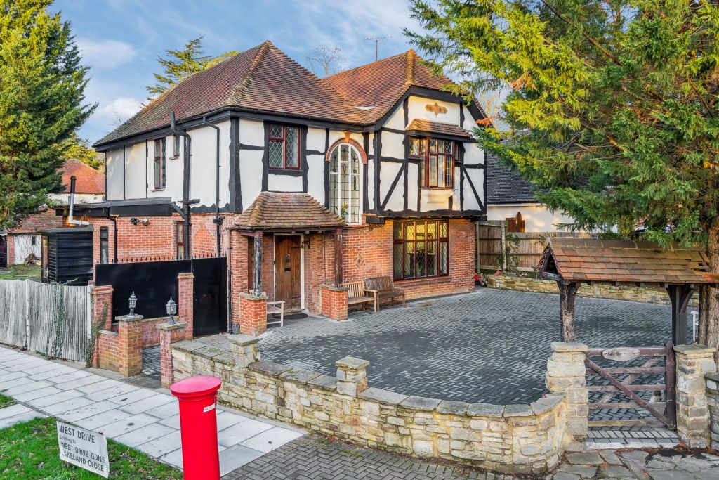 Property photo 1 of 17