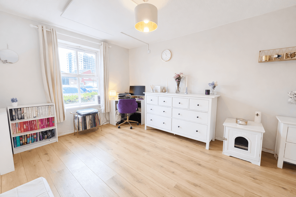 Property photo 3 of 12 Lounge