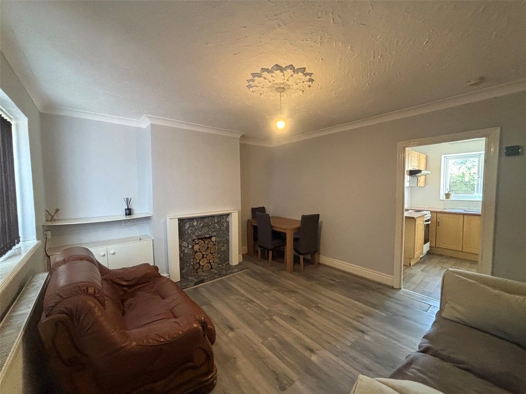 Property photo 2 of 15 Lounge