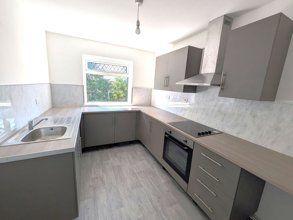 2 bed flat to rentBryn Owain, Highfields CF83 photo 5