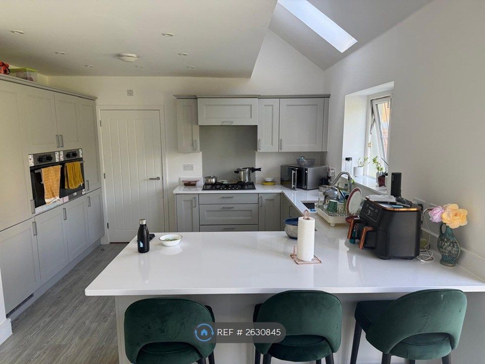 Property photo 3 of 10 Kitchen