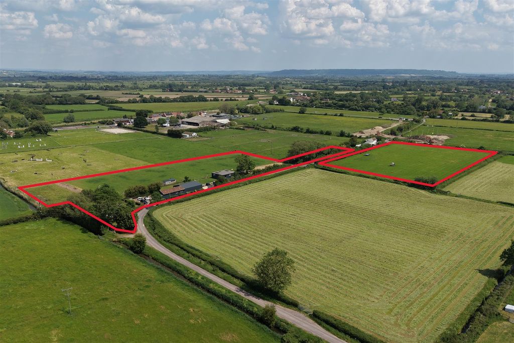 Property photo 1 of 33 Brookside Farm