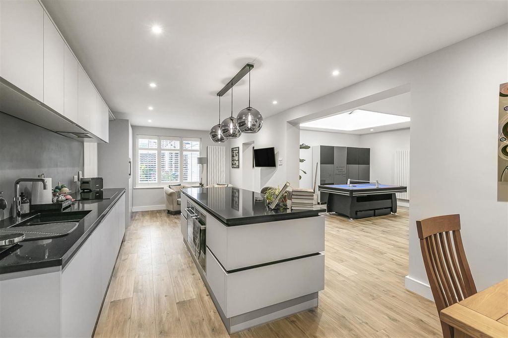 Property photo 2 of 32