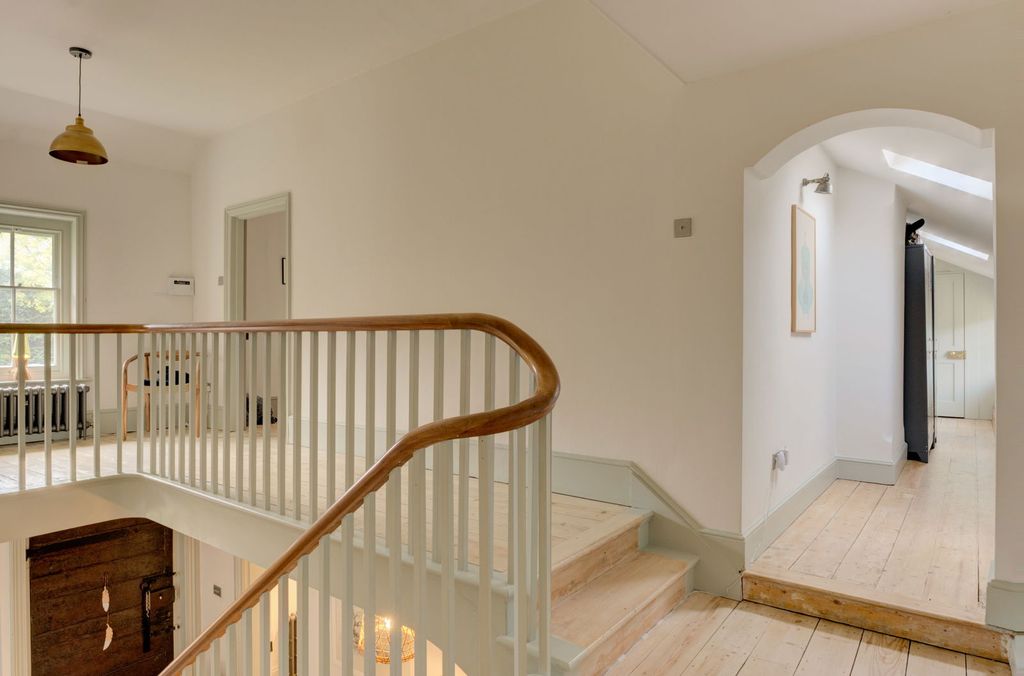 Property photo 3 of 44