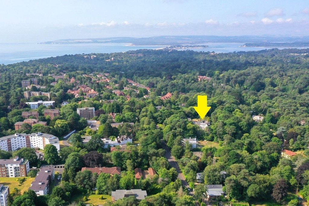 Property photo 2 of 25