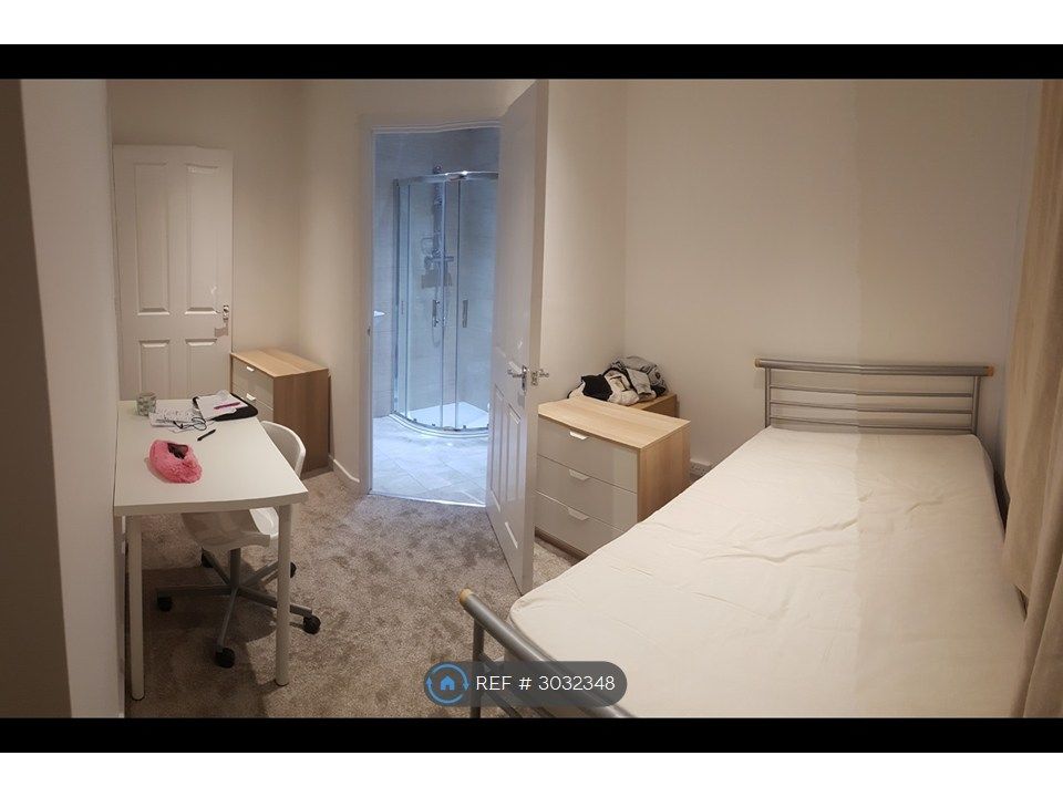 Property photo 1 of 31 Bedroom2